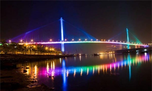 cau_bai_chay_trang_tri_bang_den_led