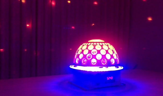 đ&egrave;n led laser l&agrave; g&igrave;